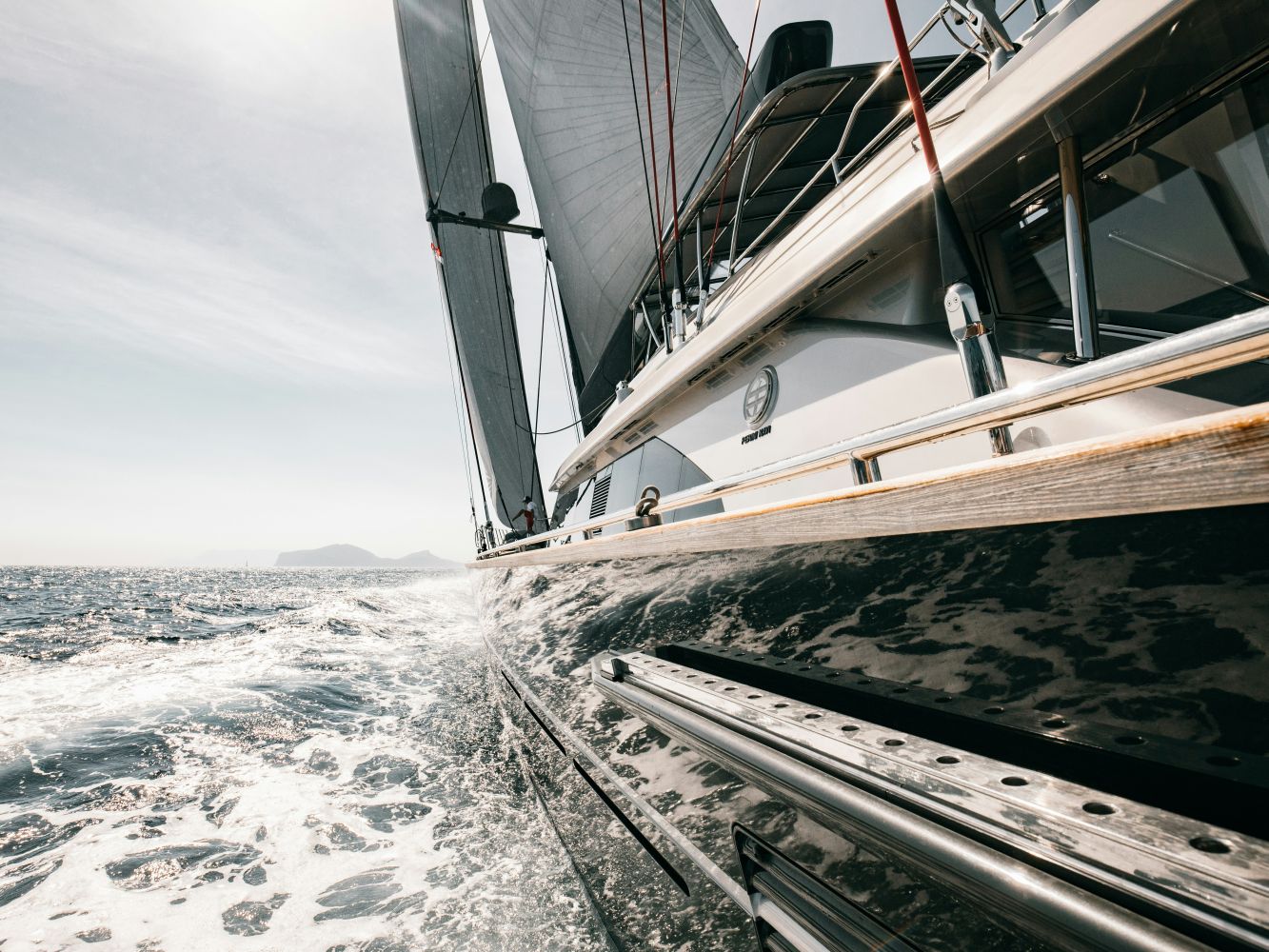 ENGINEER TALKS Ep.09: Analiza napak strojne opreme Marine Hatch: tečaji in zapahi
